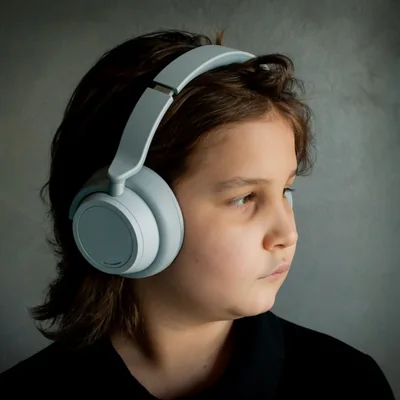 Volume-limited wired school headphones